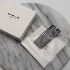 CHANEL CC LOGO HAIR CLIP SET – CRYSTAL & BLACK (SET OF 2)
